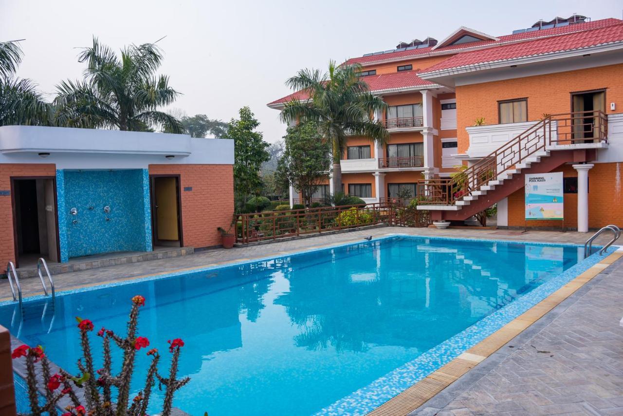 Landmark Forest Park Sauraha Exterior photo
